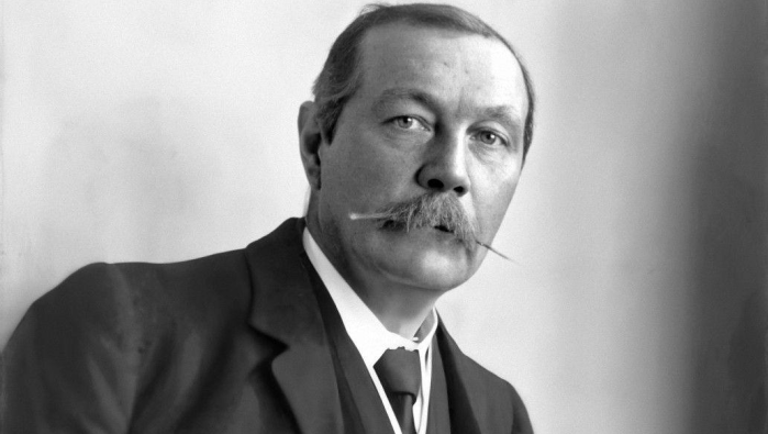 Arthur_Conan_Doyle_by_Walter_Benington,_1914